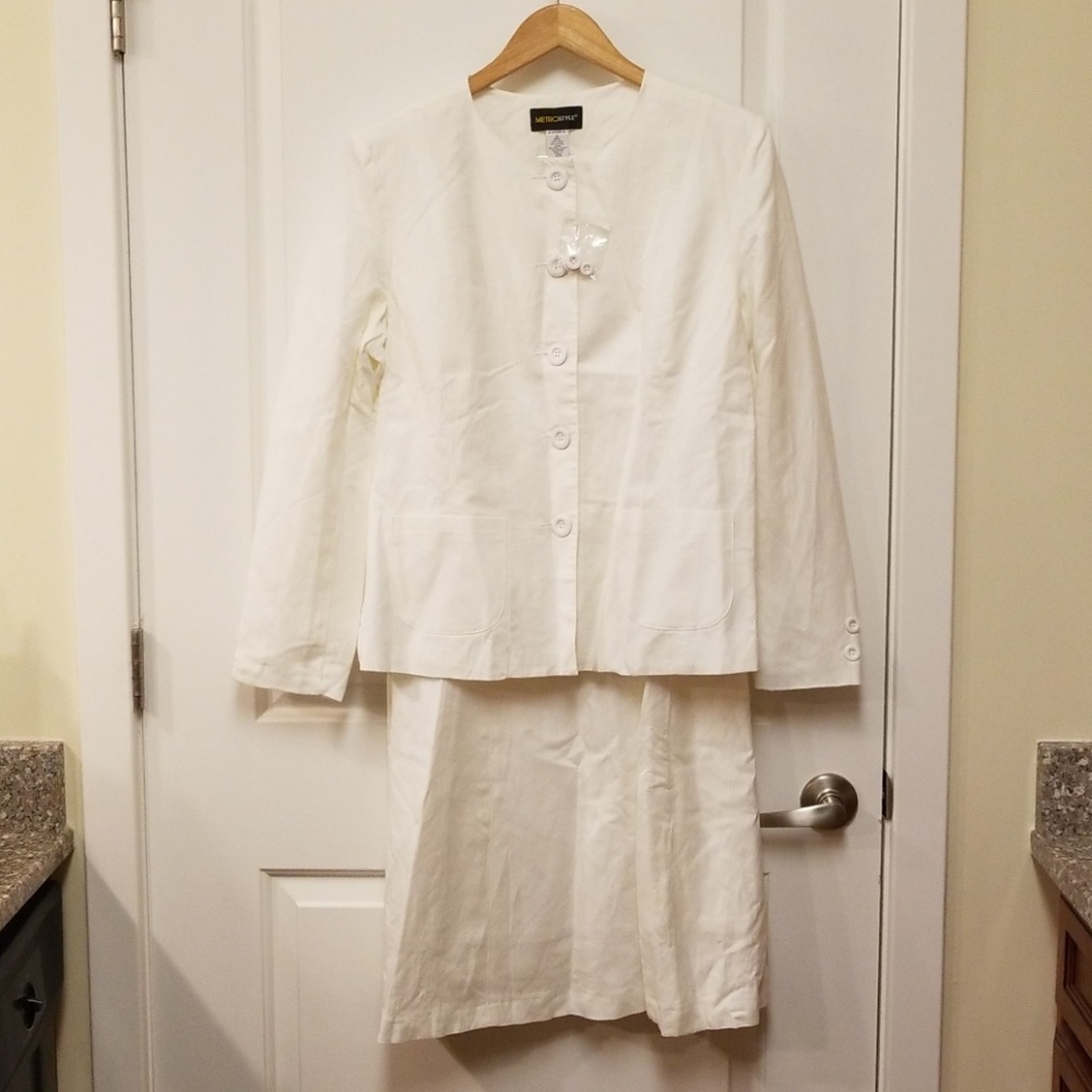 Metrostyle womens white skirtsuit